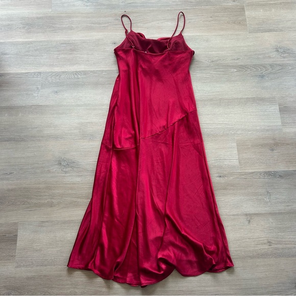 Selfie Leslie Well Versed Pleated Bust Front Split Dress in Wine - Picture 15 of 16